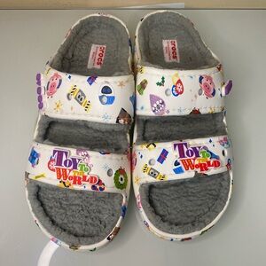 CROCS Disney Parks Pixar Holiday Cozy Faux Sherpa Sandals W10/ M8